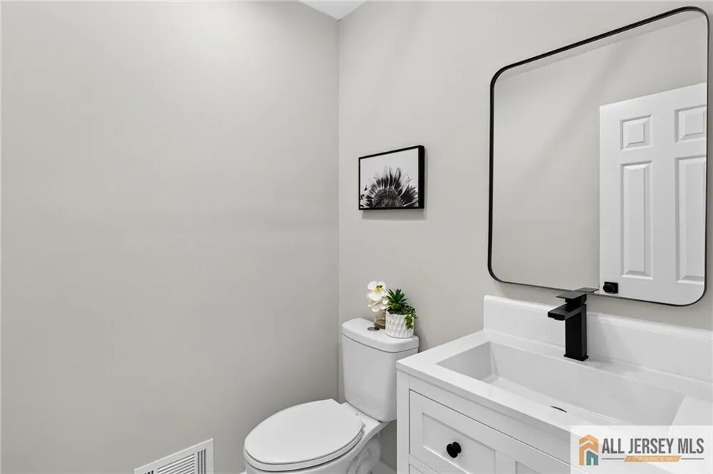 23 Thistle Court Old Bridge, NJ 07747