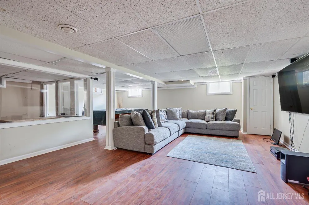 8 Nathan Drive North Brunswick, NJ 08902