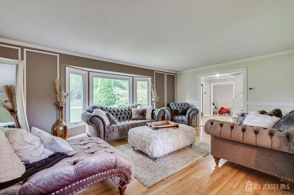 8 Nathan Drive North Brunswick, NJ 08902