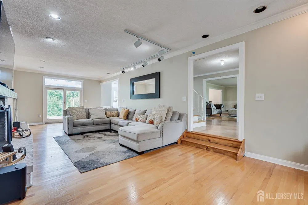 8 Nathan Drive North Brunswick, NJ 08902