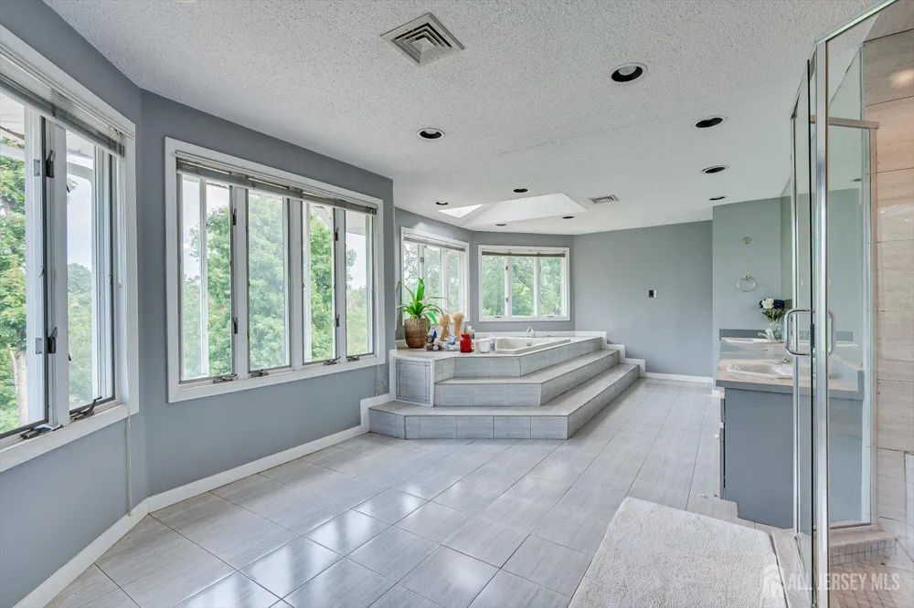 8 Nathan Drive North Brunswick, NJ 08902