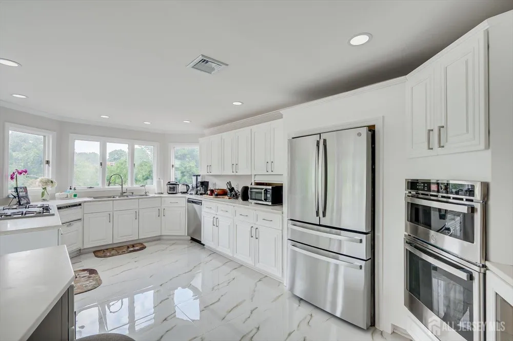 8 Nathan Drive North Brunswick, NJ 08902