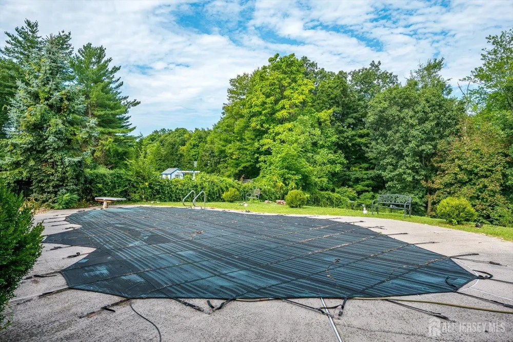 8 Nathan Drive North Brunswick, NJ 08902