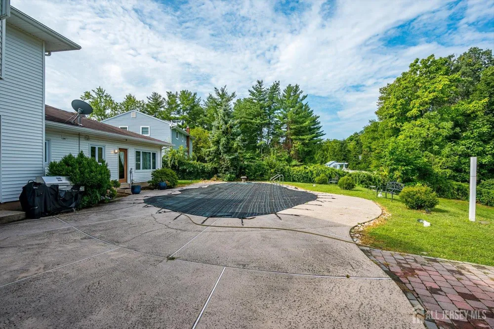 8 Nathan Drive North Brunswick, NJ 08902