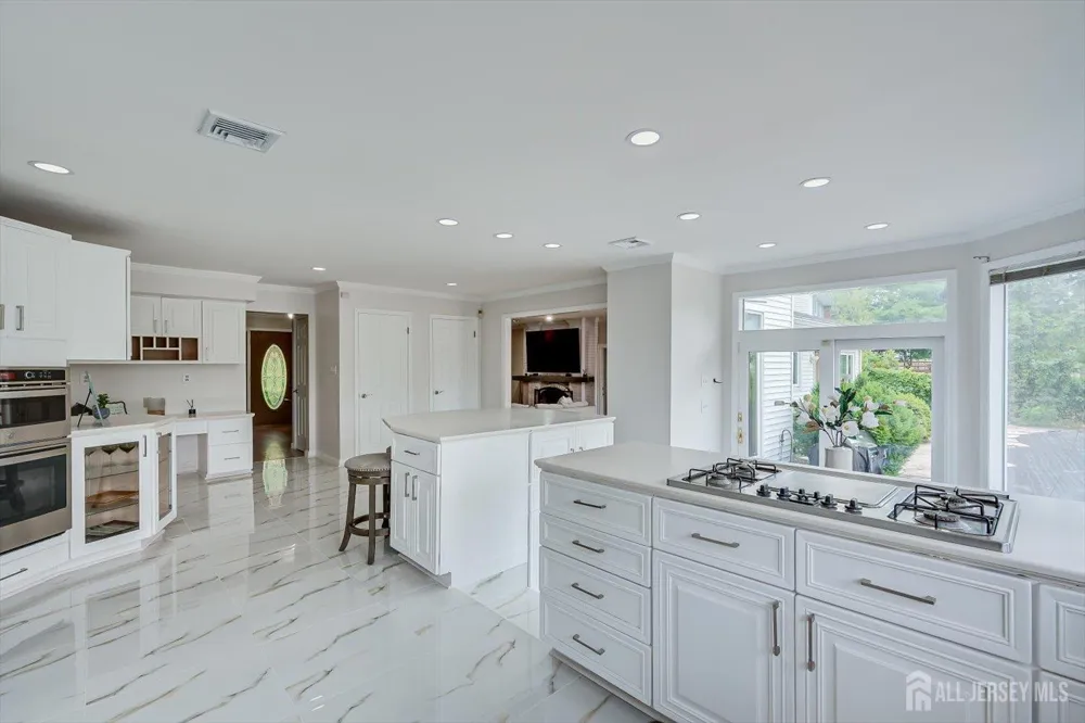 8 Nathan Drive North Brunswick, NJ 08902