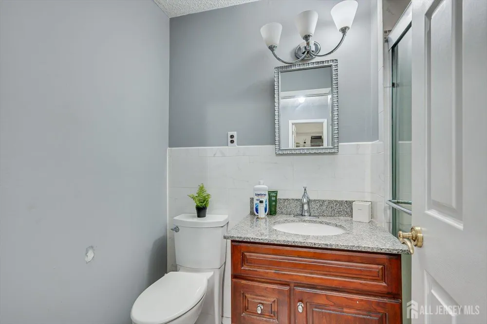 8 Nathan Drive North Brunswick, NJ 08902