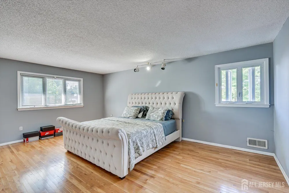 8 Nathan Drive North Brunswick, NJ 08902
