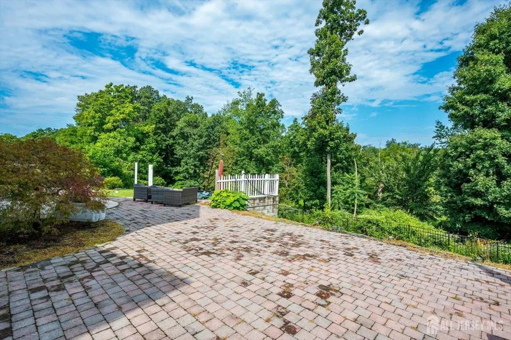 8 Nathan Drive North Brunswick, NJ 08902