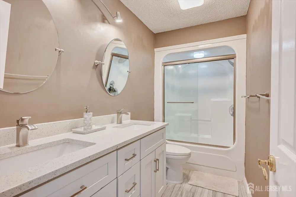 8 Nathan Drive North Brunswick, NJ 08902