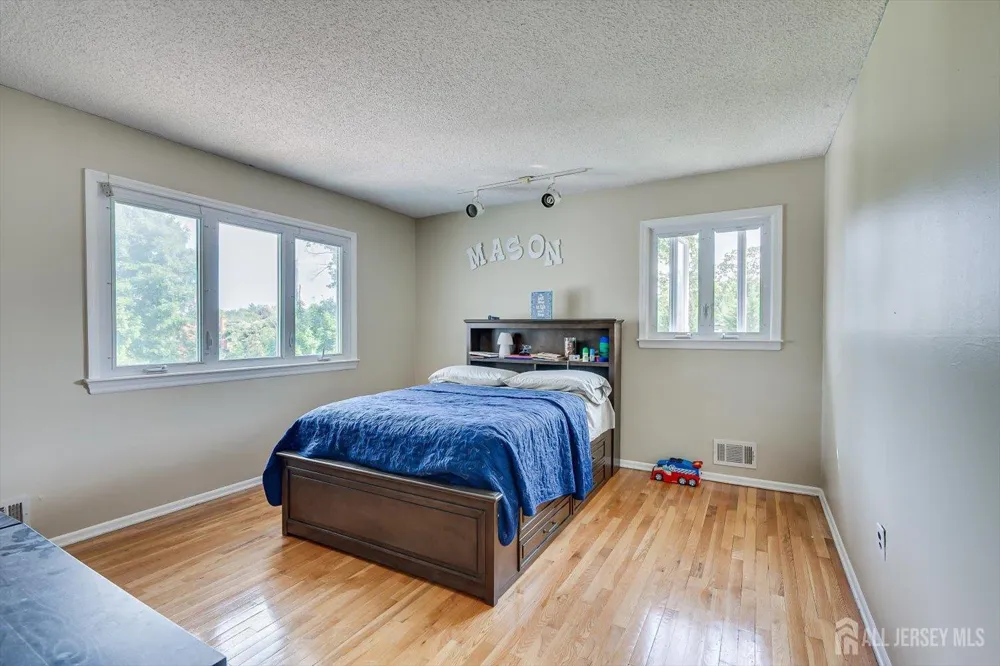 8 Nathan Drive North Brunswick, NJ 08902