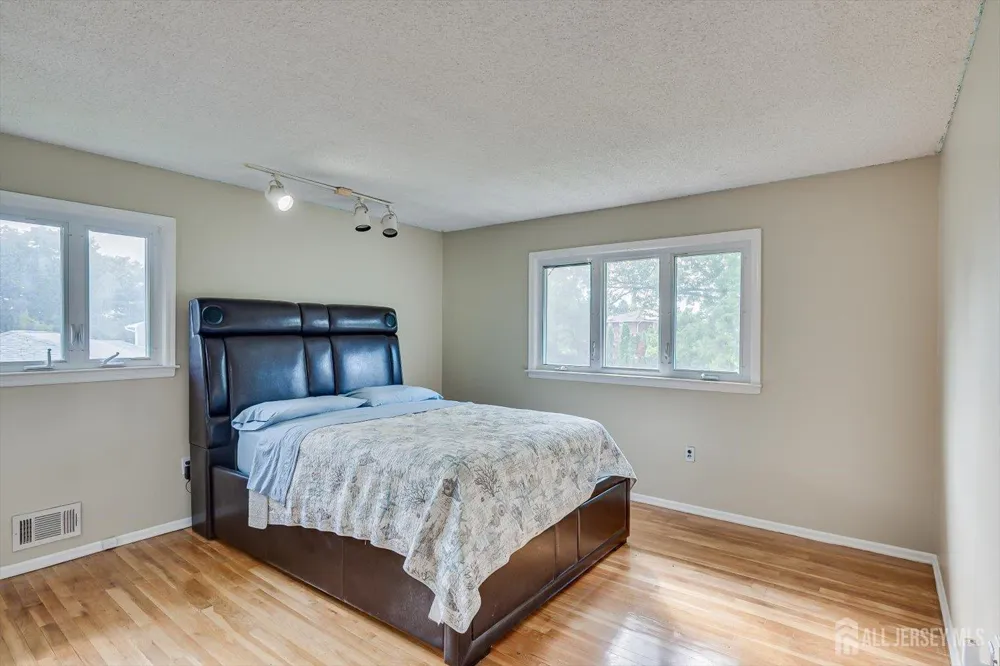 8 Nathan Drive North Brunswick, NJ 08902