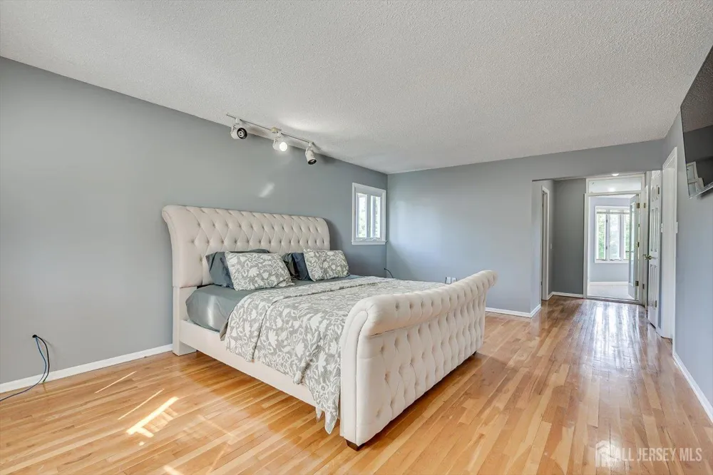 8 Nathan Drive North Brunswick, NJ 08902