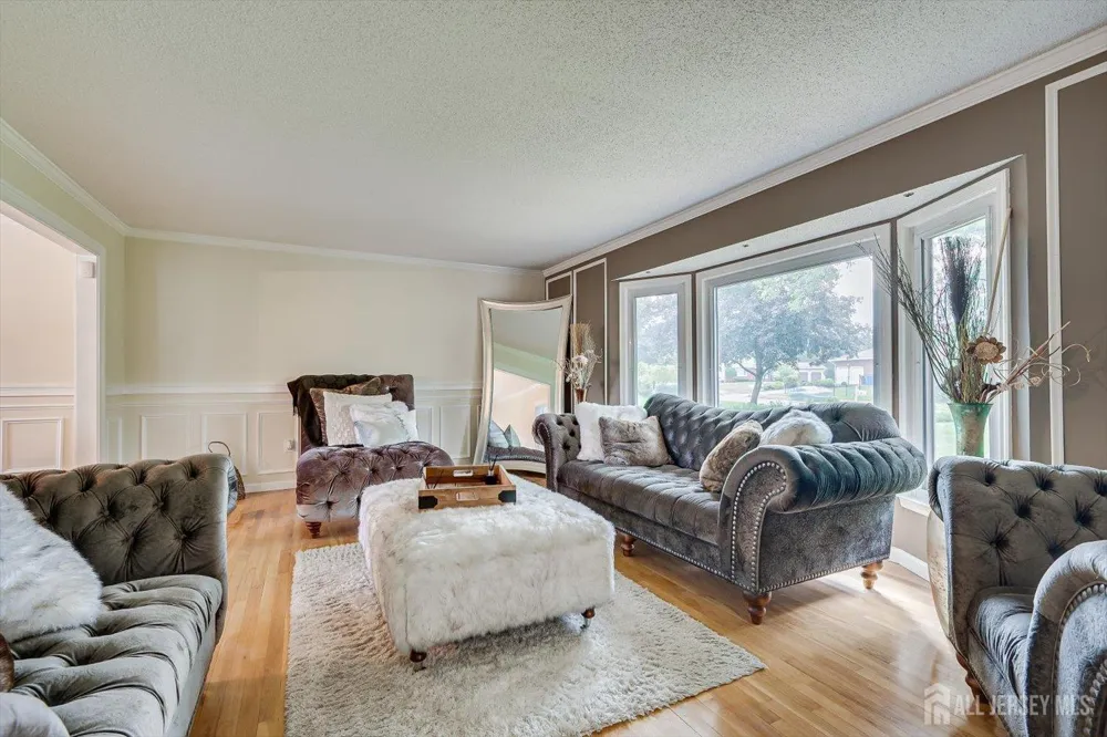 8 Nathan Drive North Brunswick, NJ 08902
