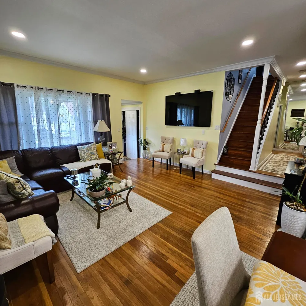 136 Isabelle Street Metuchen, NJ 08840