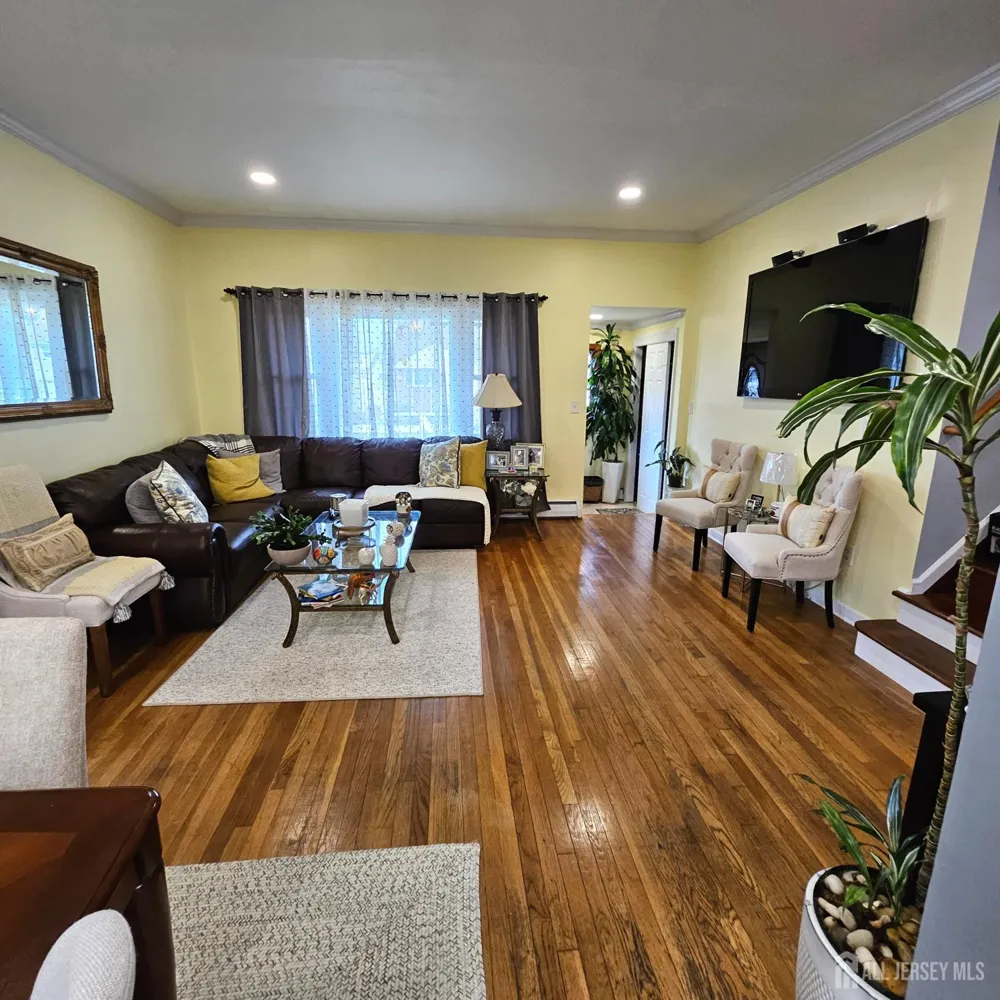 136 Isabelle Street Metuchen, NJ 08840