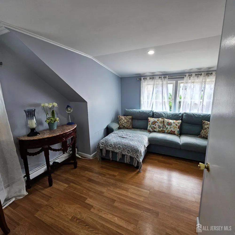 136 Isabelle Street Metuchen, NJ 08840