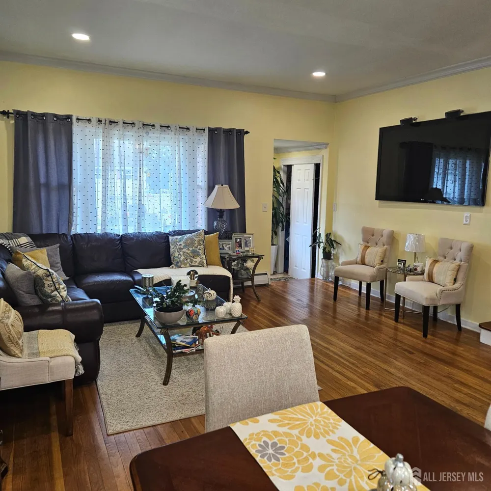 136 Isabelle Street Metuchen, NJ 08840