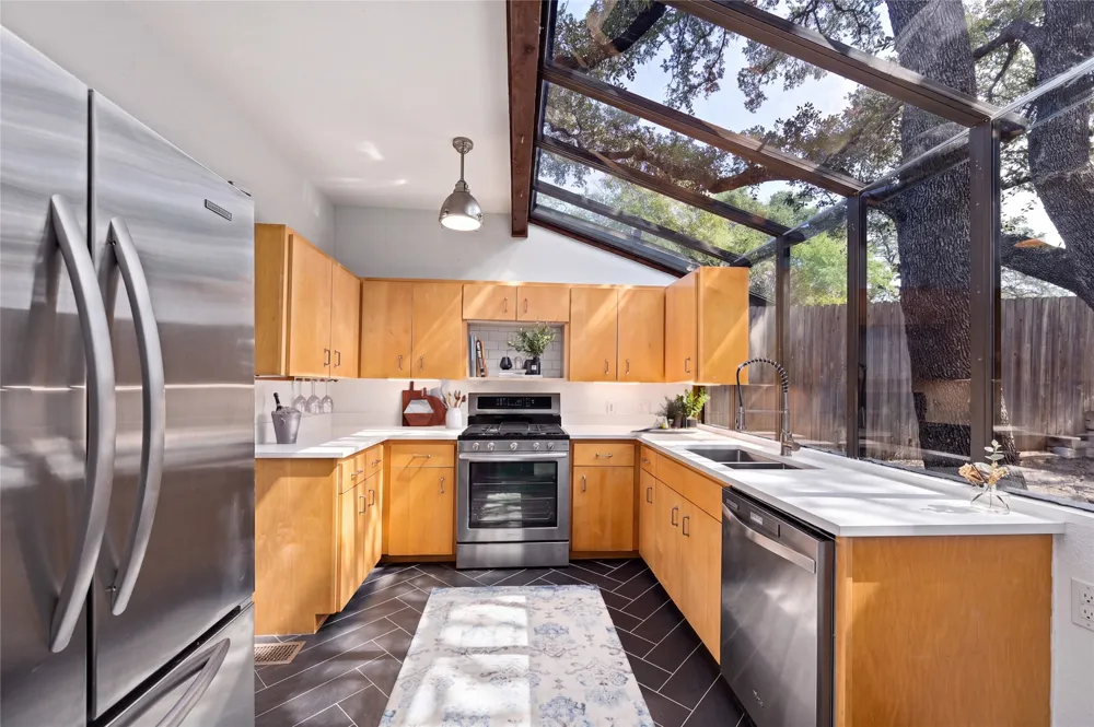 6603 Sunstrip Drive Austin, TX 78745