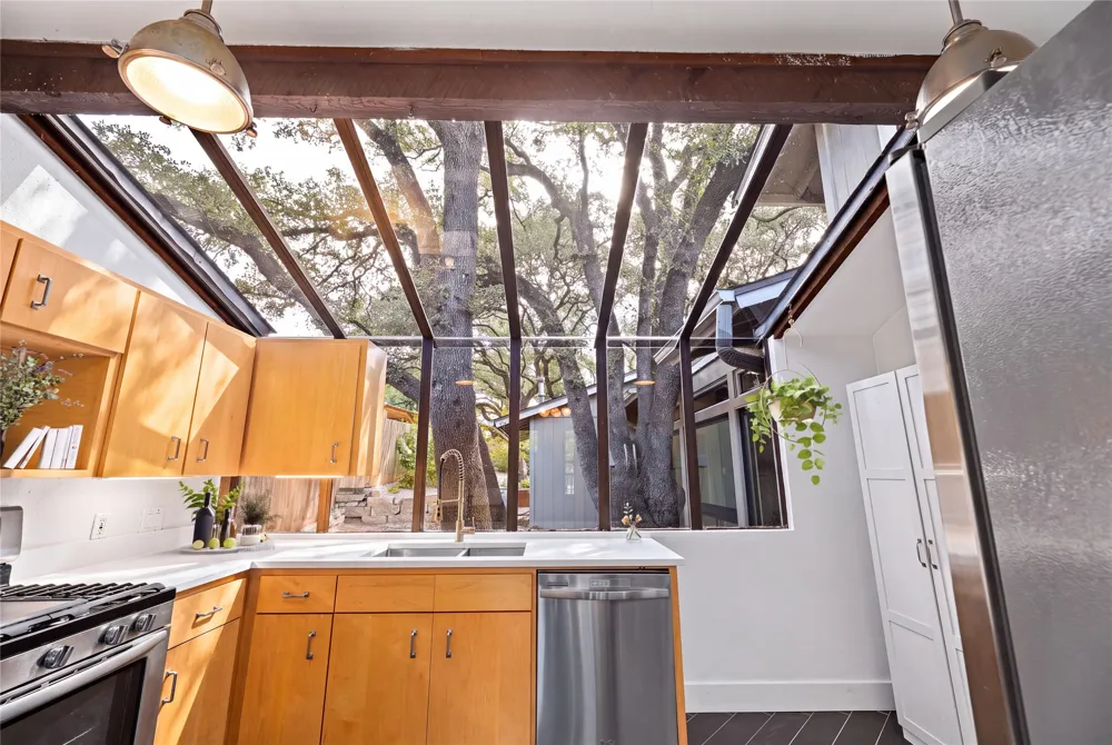 6603 Sunstrip Drive Austin, TX 78745