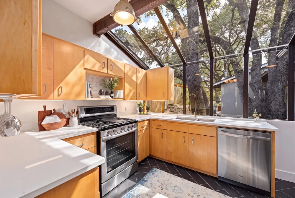 6603 Sunstrip Drive Austin, TX 78745