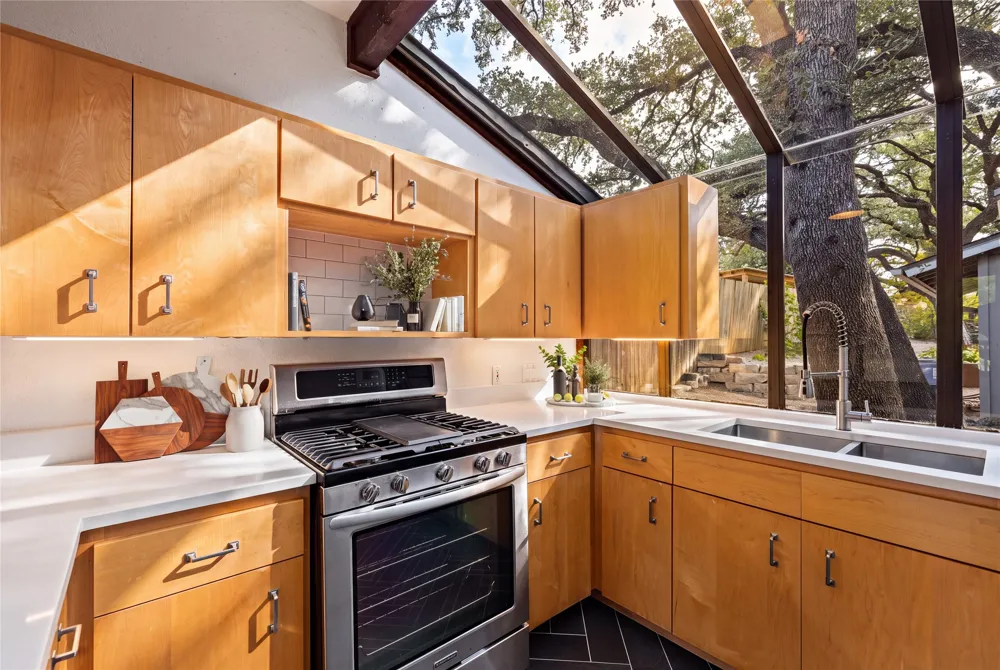 6603 Sunstrip Drive Austin, TX 78745