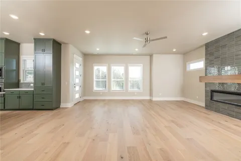 2649 E Livingston Lane
