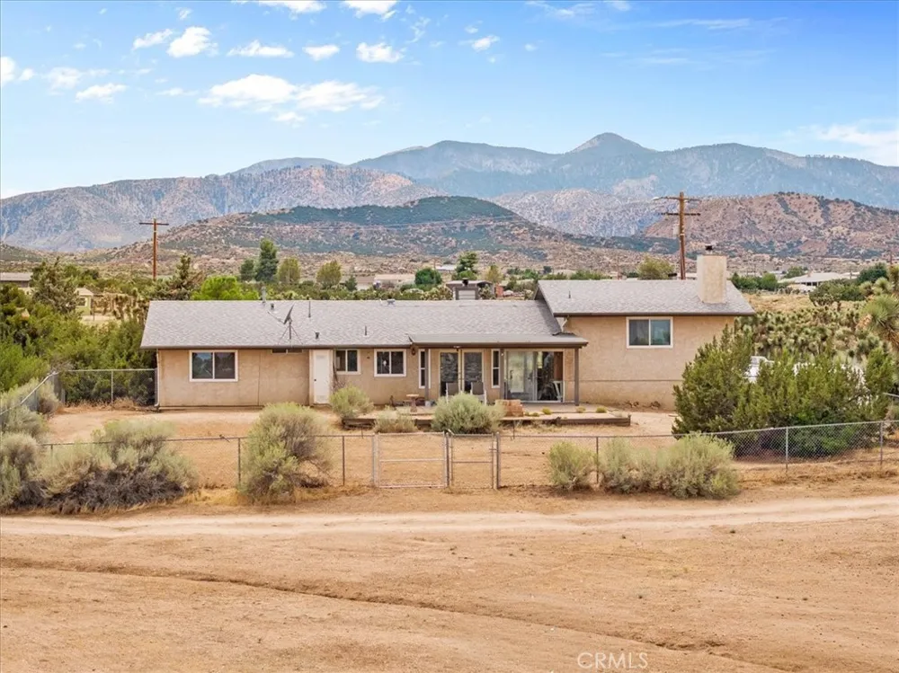 8757 Pacific Phelan, CA 92371