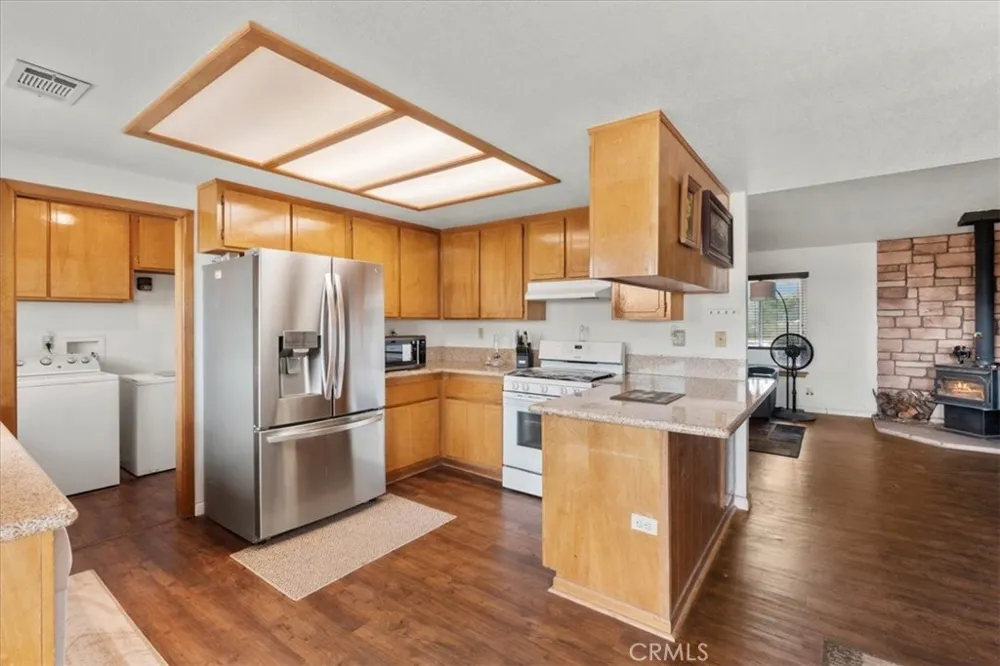 8757 Pacific Phelan, CA 92371