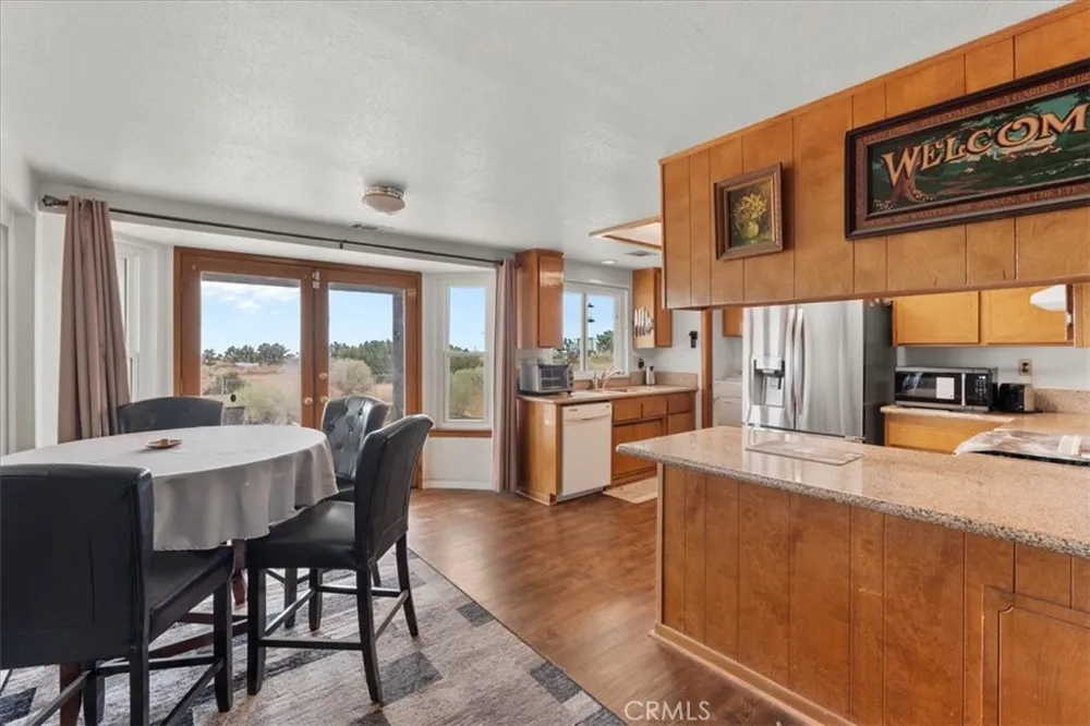 8757 Pacific Phelan, CA 92371