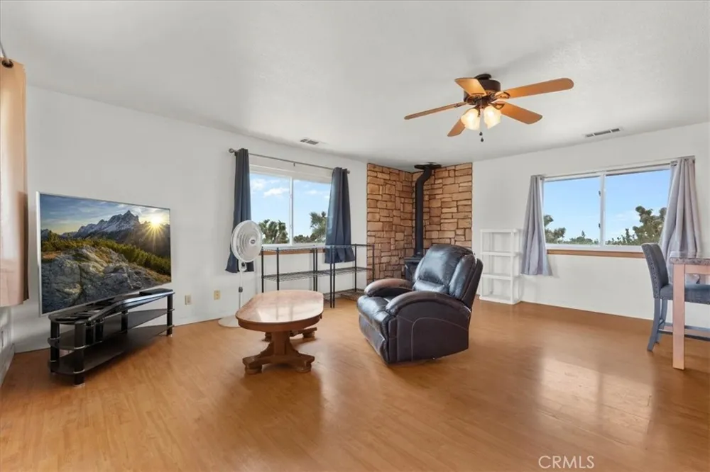 8757 Pacific Phelan, CA 92371
