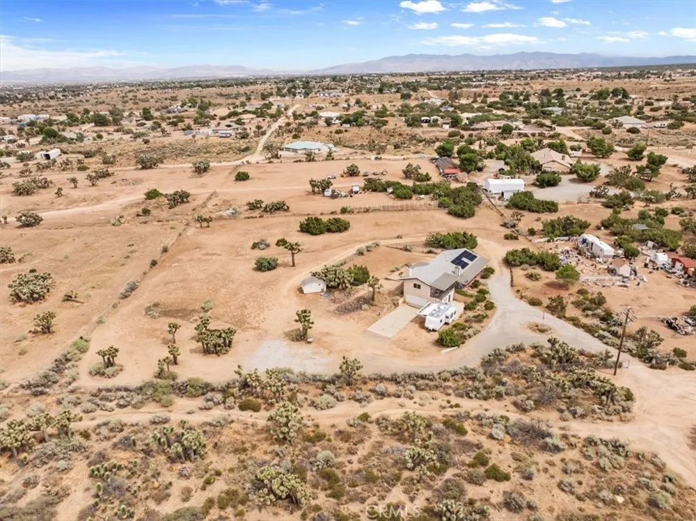 8757 Pacific Phelan, CA 92371