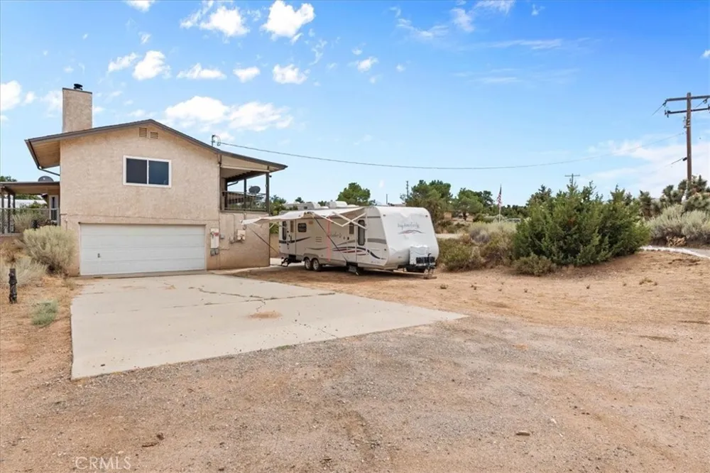 8757 Pacific Phelan, CA 92371