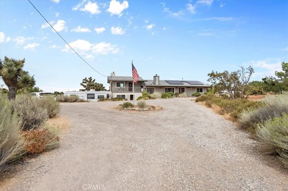 8757 Pacific Phelan, CA 92371