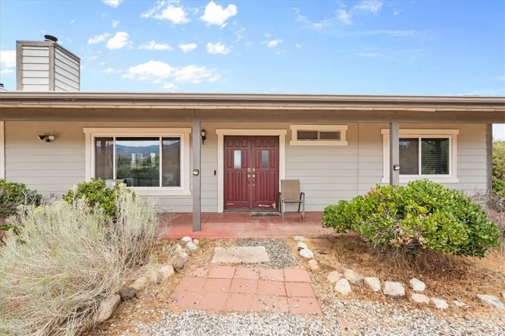 8757 Pacific Phelan, CA 92371