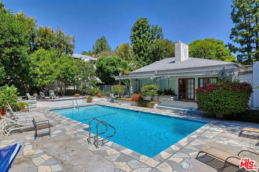 20134 Leadwell Street #334 Winnetka, CA 91306