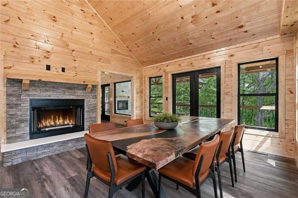 970 Mountain Oak RD Ellijay, GA 30536