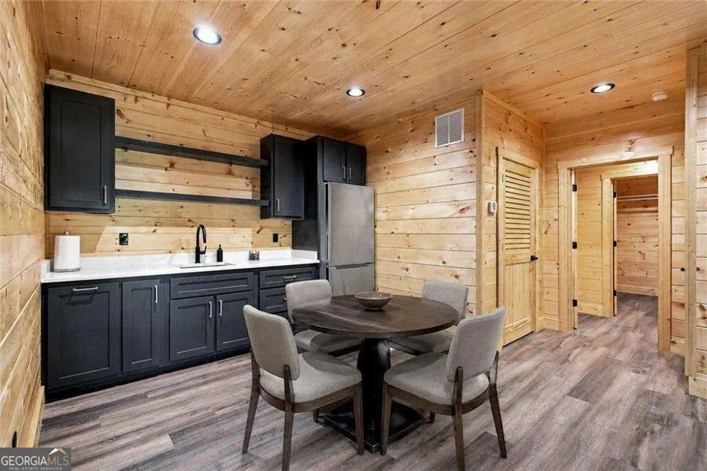 970 Mountain Oak RD Ellijay, GA 30536