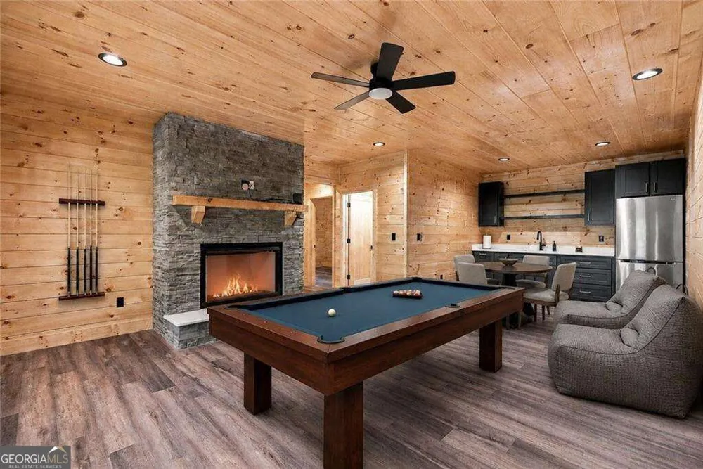 970 Mountain Oak RD Ellijay, GA 30536