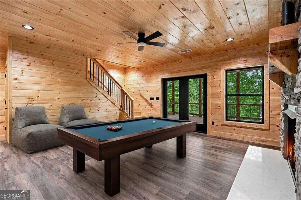 970 Mountain Oak RD Ellijay, GA 30536