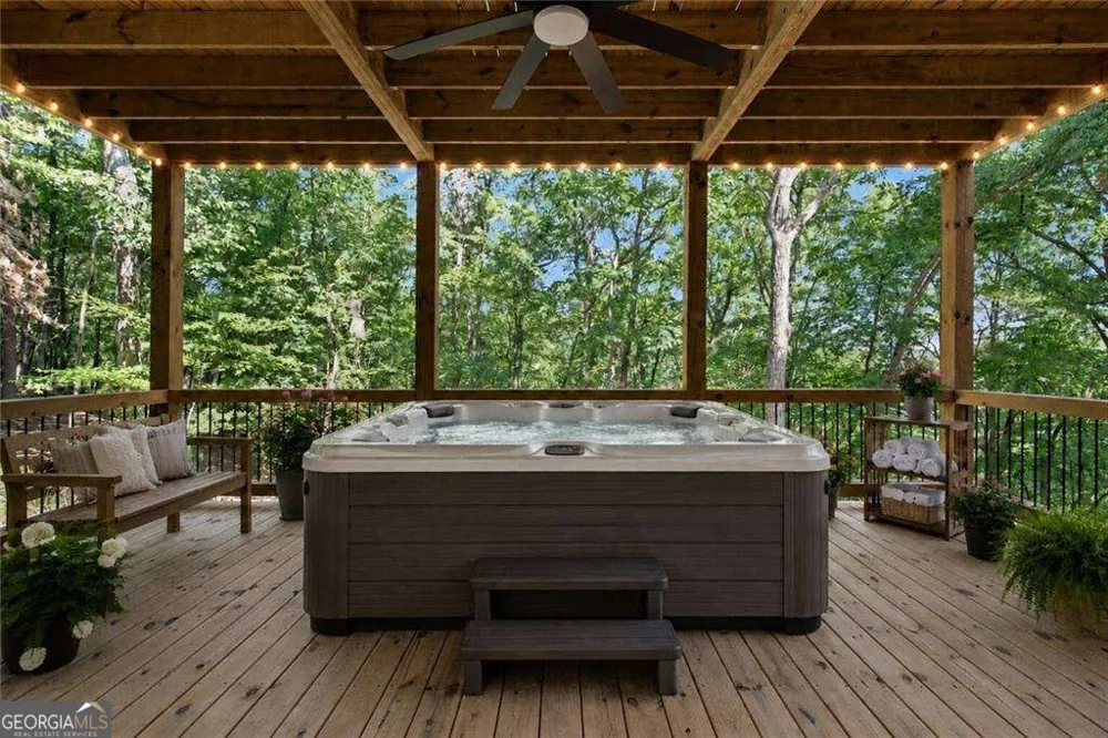 970 Mountain Oak RD Ellijay, GA 30536