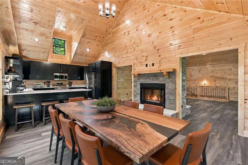 970 Mountain Oak RD Ellijay, GA 30536