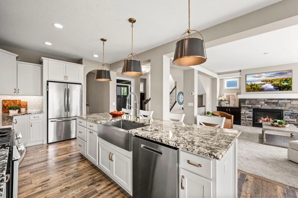 20083 Harness Avenue Lakeville, MN 55044