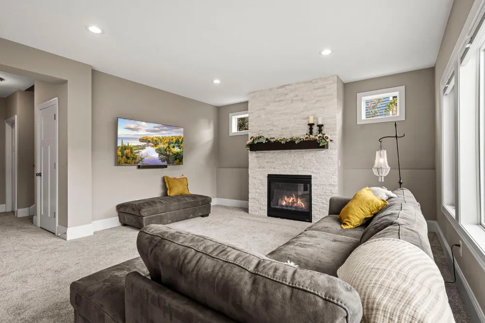 20083 Harness Avenue Lakeville, MN 55044