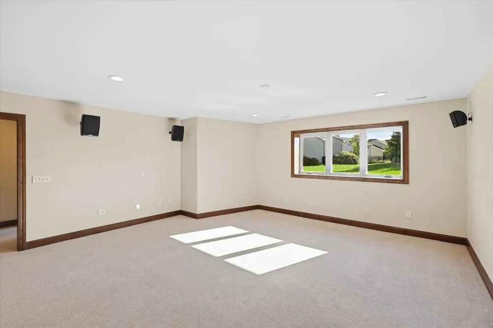 3204 Landon Court Chaska, MN 55318