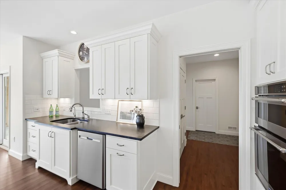 3204 Landon Court Chaska, MN 55318