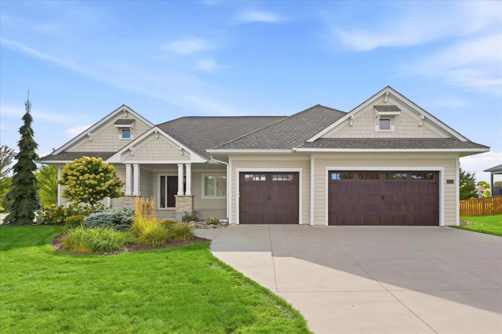 3204 Landon Court Chaska, MN 55318