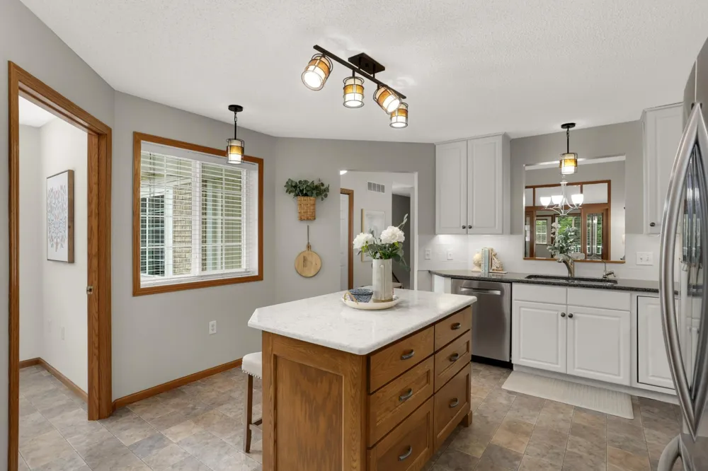 18677 Kalmar Trail Lakeville, MN 55044