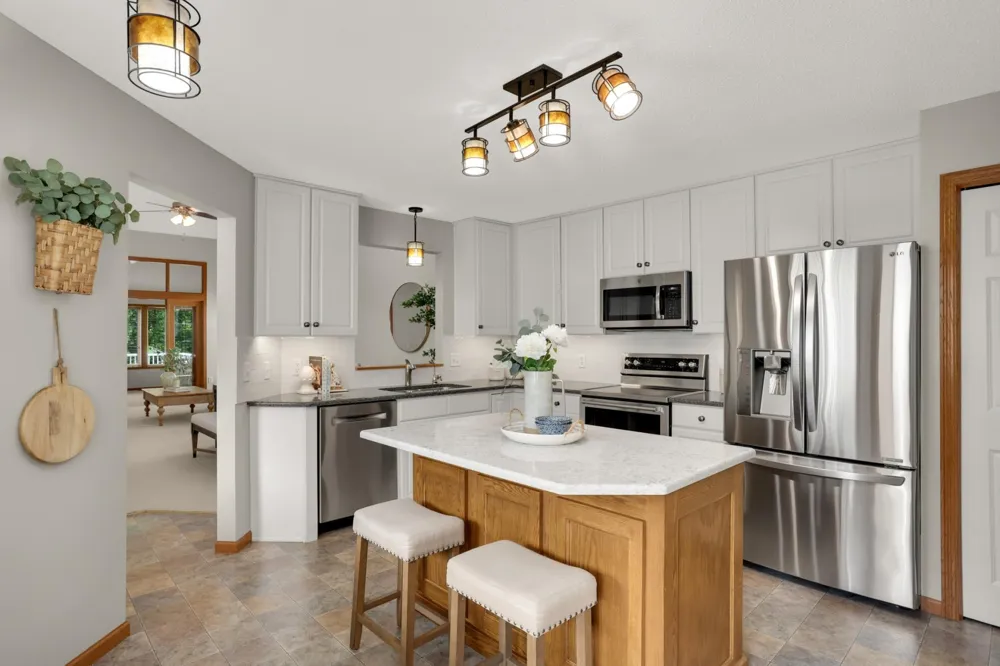 18677 Kalmar Trail Lakeville, MN 55044