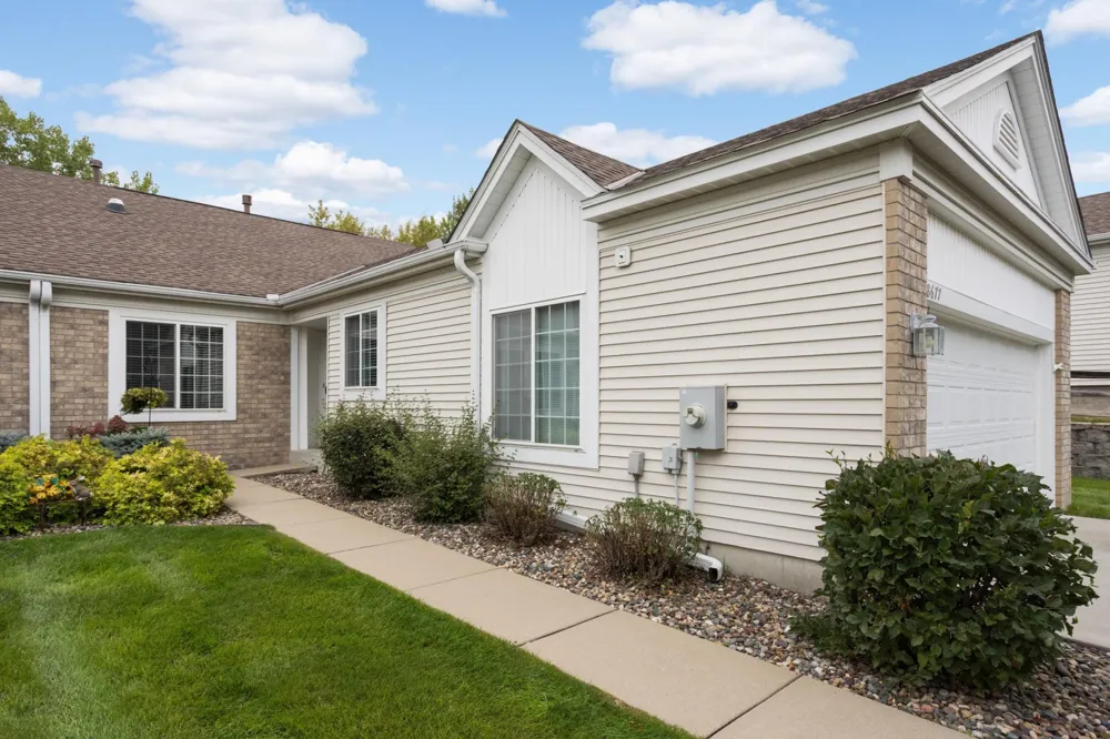 18677 Kalmar Trail Lakeville, MN 55044