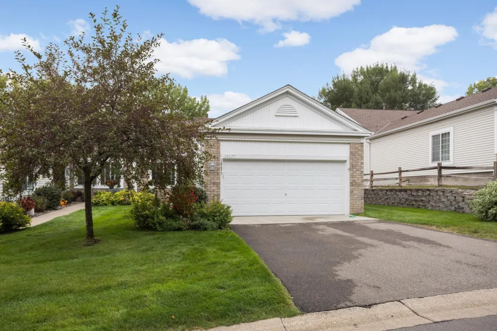 18677 Kalmar Trail Lakeville, MN 55044
